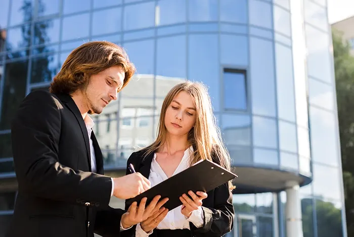 Understanding the Role of Leasing Experts in Indian Real Estate